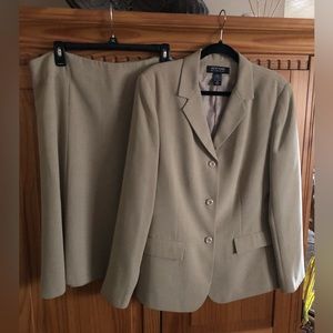 Beautiful New York & company skirt suit. Beige, size 16. Like new.